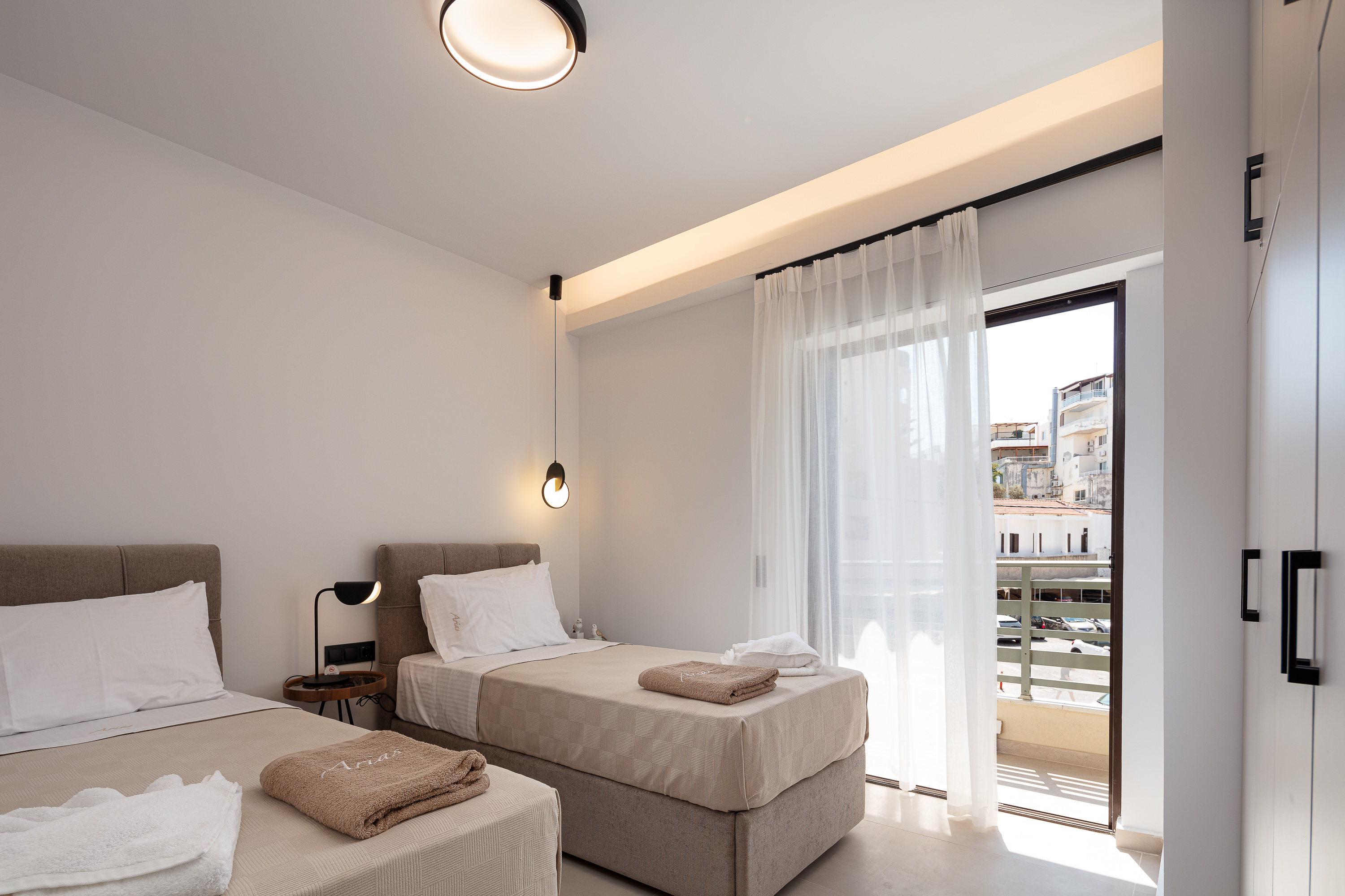 Second bedroom with twin beds and balcony โ apartment Rethymno Crete